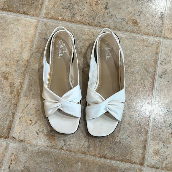 LIFE STRIDE SANDALS - Picture 2 of 10